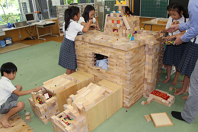 小学校の積み木遊び6